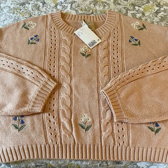 H&M sweater I’m a soft pink. Retail $49.99 BNWT - Picture 4 of 8